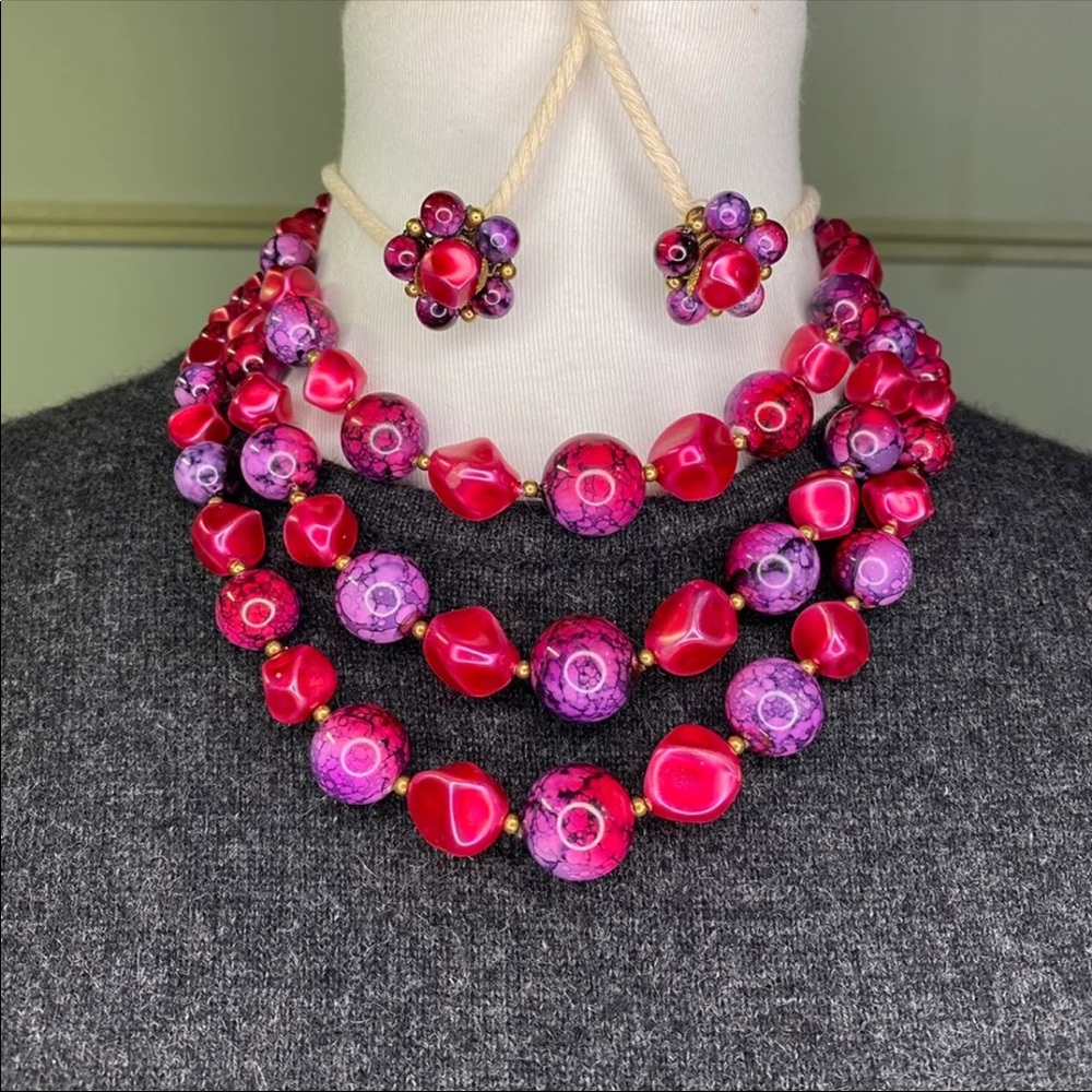 Vintage three layer necklace w clip-on earrings